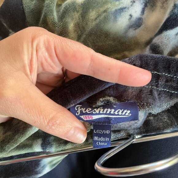 Vintage Green and black velvet tie dye shorts - Picture 3 of 3